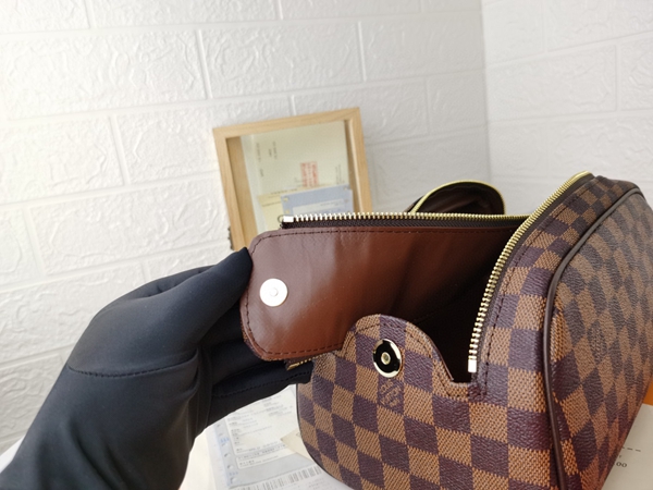 ルイヴィトンバッグ角部分ディテール